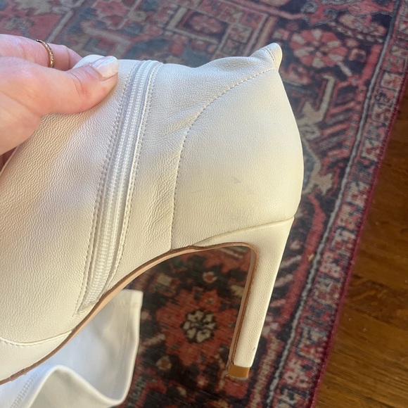 Camila Coelho Cara boots in ivory - white pointed toe stiletto leather boots - Picture 5 of 7